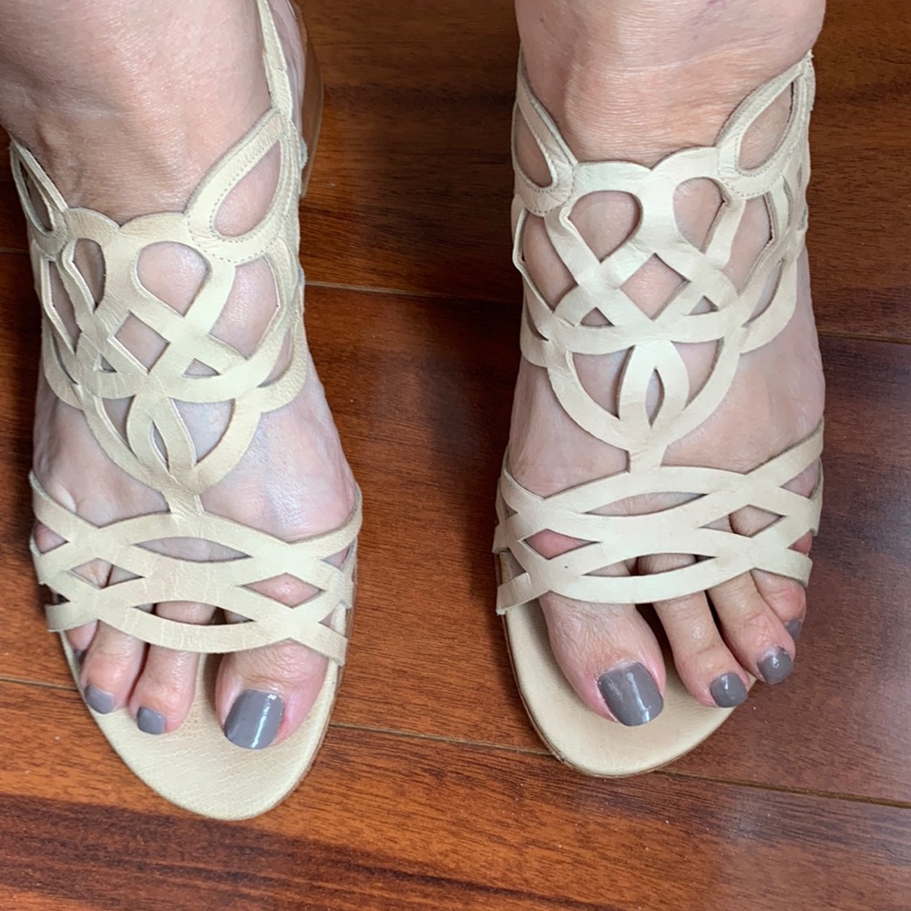 Stuart Weitzman woman’s strap sandals size 8.5